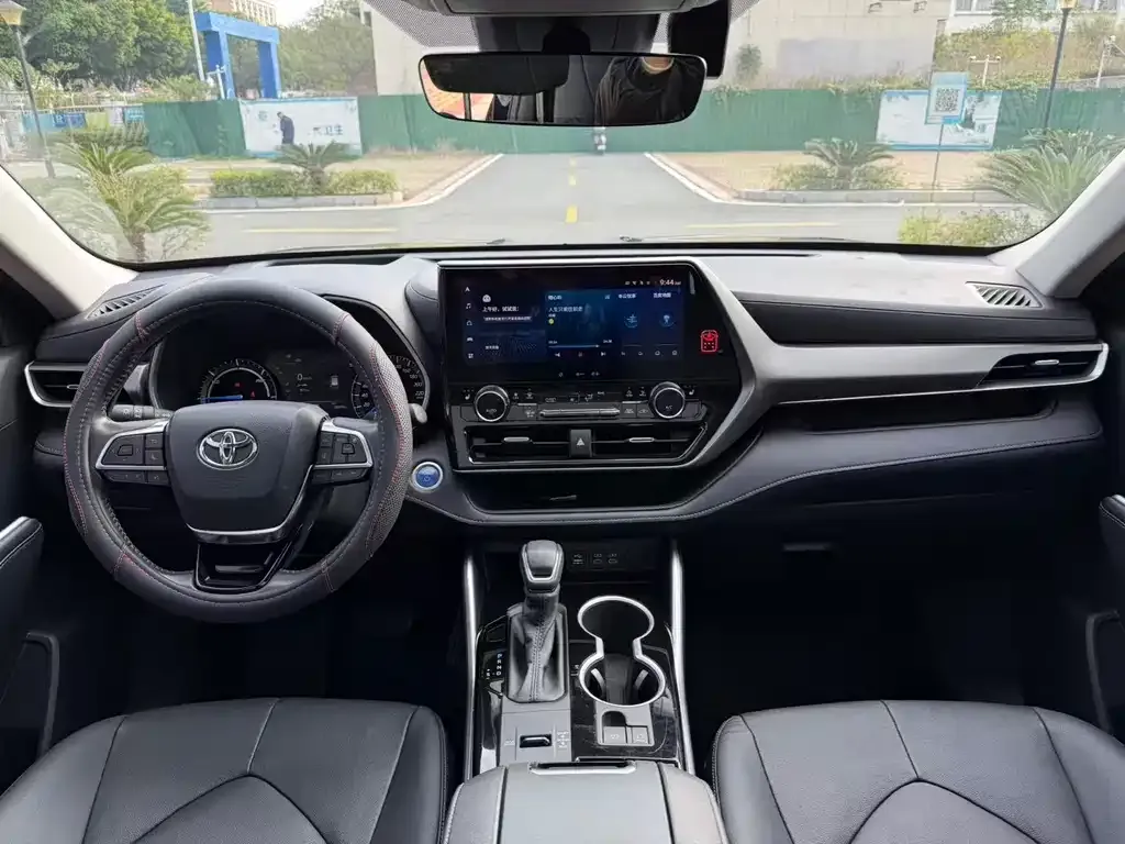 Toyota Highlander — фото 4