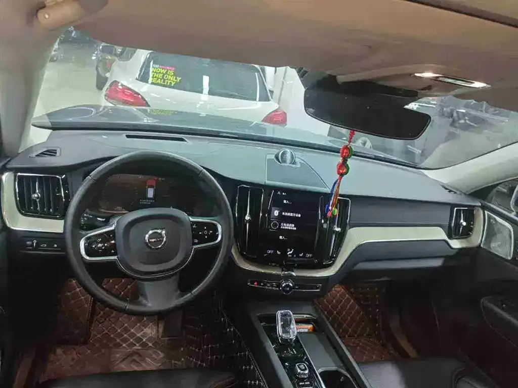 Volvo XC60 PHEV 2021 из CN, фото 5