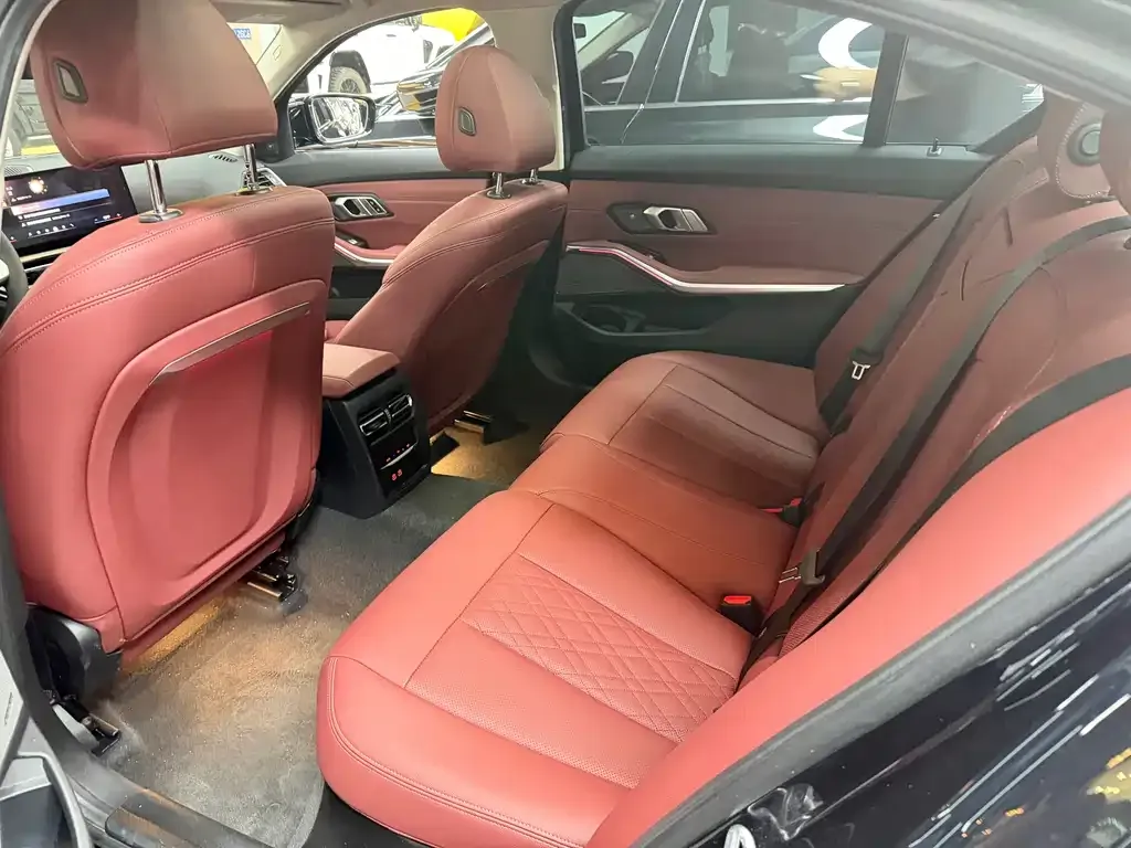 BMW 3 Series 2023 из CN, фото 10