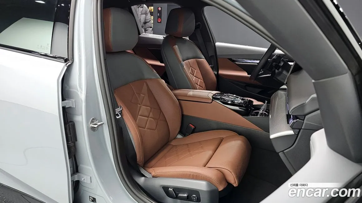 BMW 5-Series 2025 из KR, фото 10