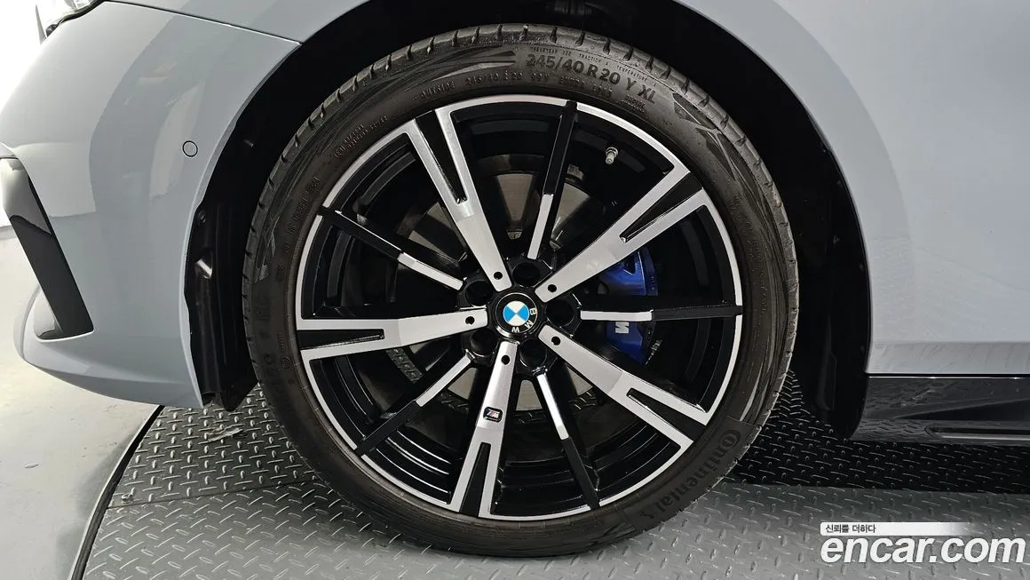 BMW 5-Series 2025 из KR, фото 5