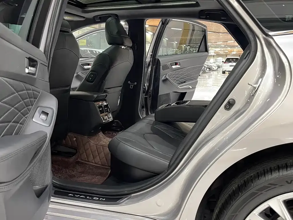 Toyota Avalon 2023 из CN, фото 7