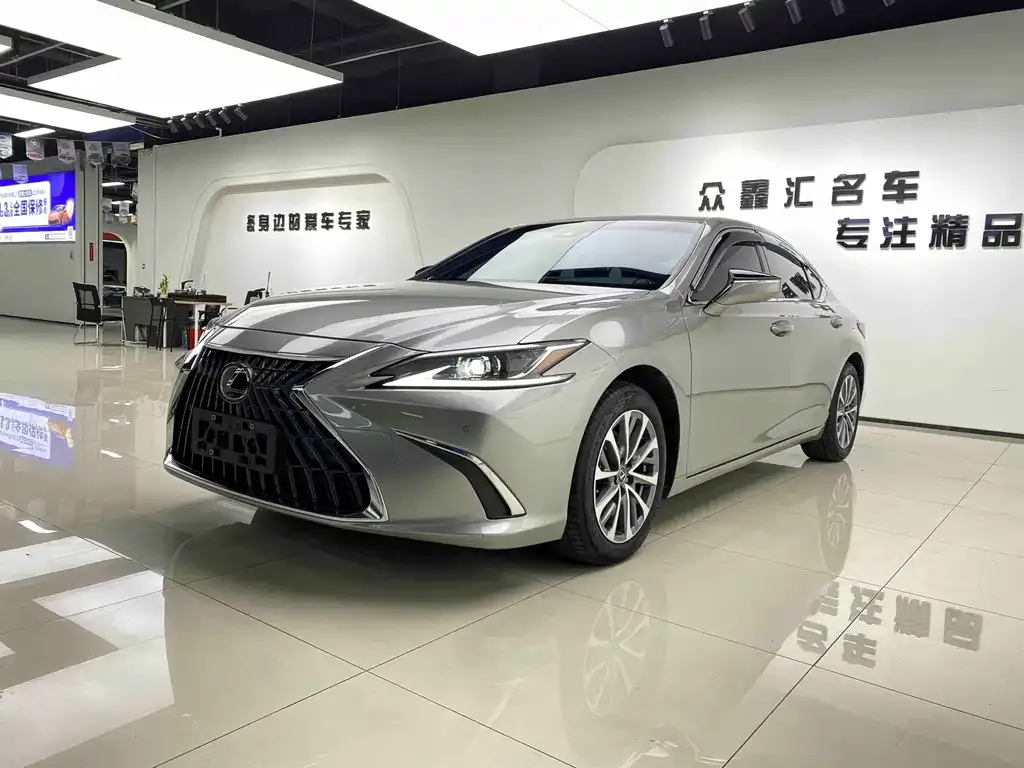Lexus ES — фото 1