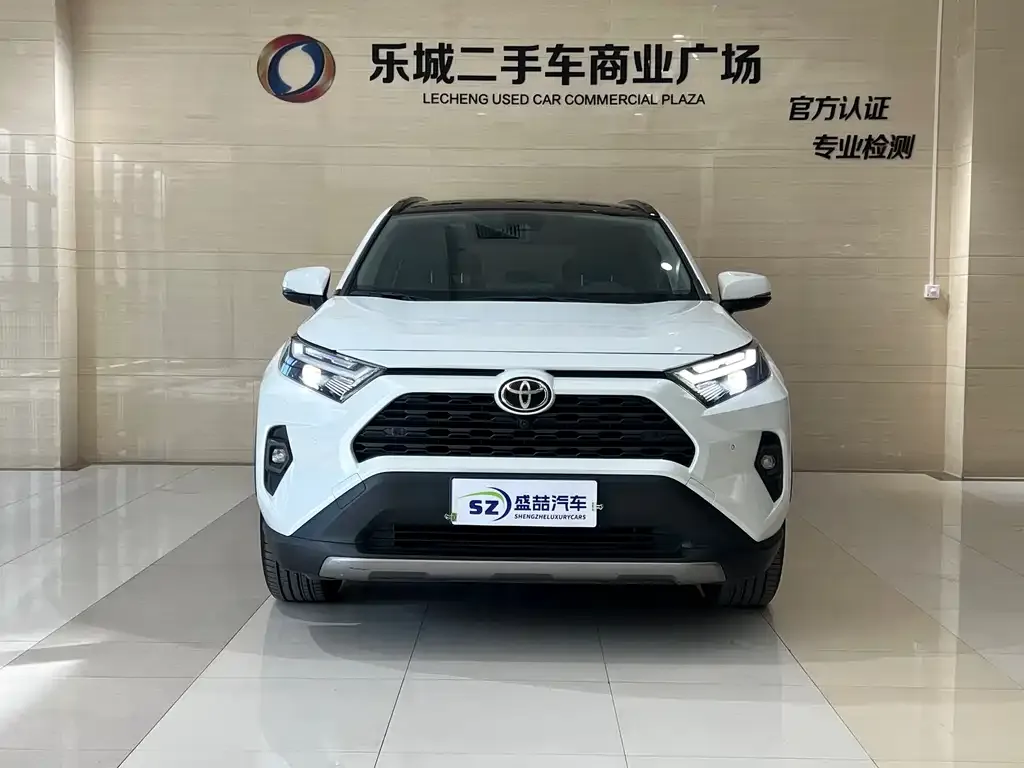 Toyota RAV4 2023 из CN, фото 2