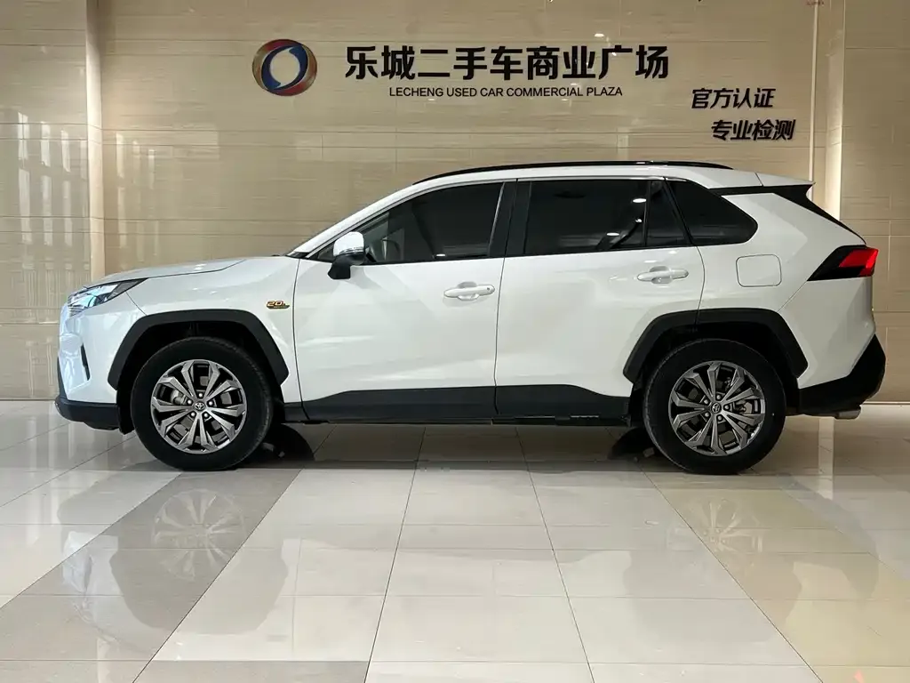 Toyota RAV4 2023 из CN, фото 4
