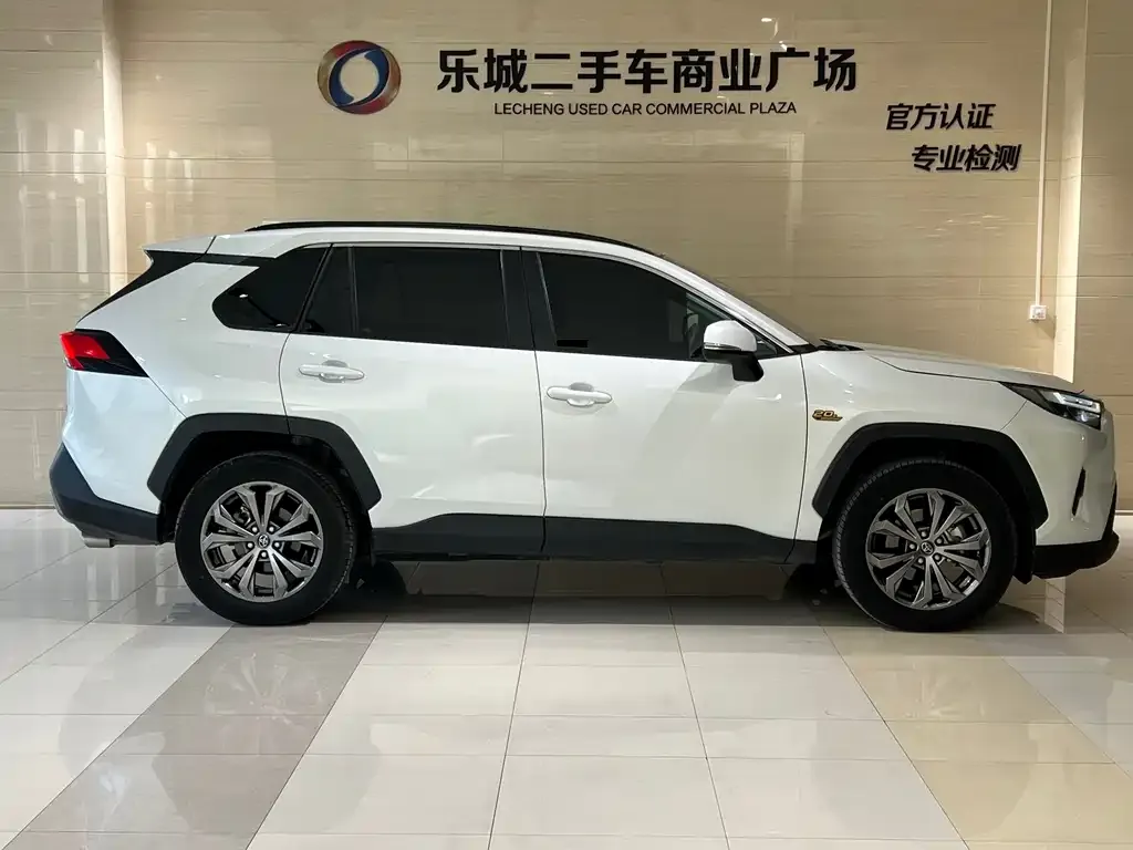 Toyota RAV4 2023 из CN, фото 5