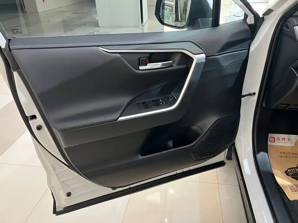 Toyota RAV4 2023 из CN, фото 6