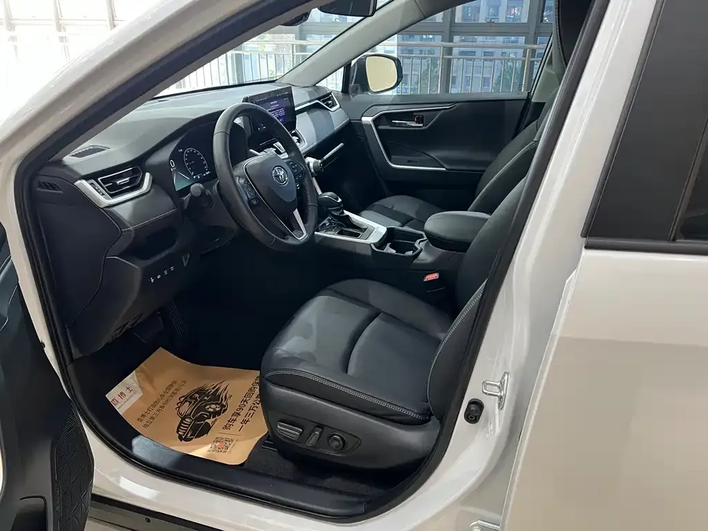 Toyota RAV4 2023 из CN, фото 7