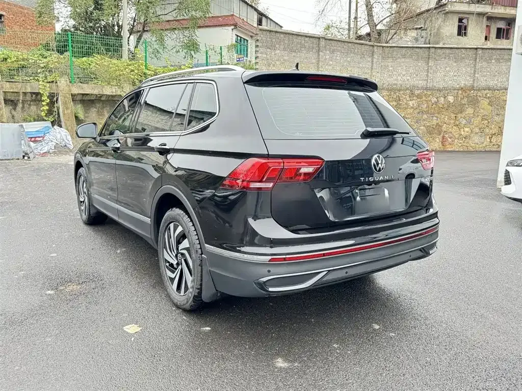 Volkswagen Tiguan L — фото 10