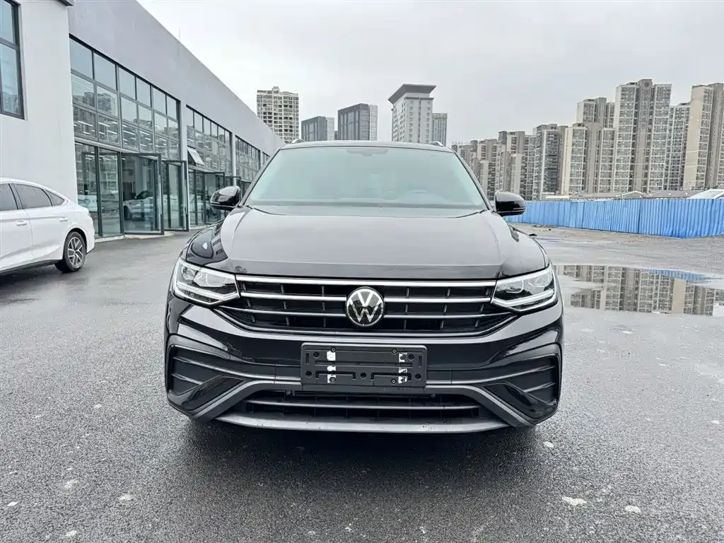 Volkswagen Tiguan L — фото 7