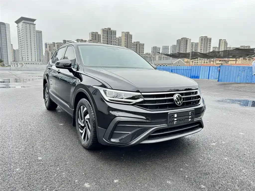 Volkswagen Tiguan L — фото 8
