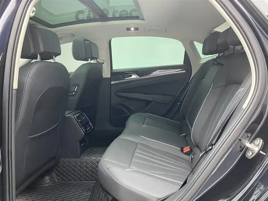 Volkswagen Passat 2024 из CN, фото 10
