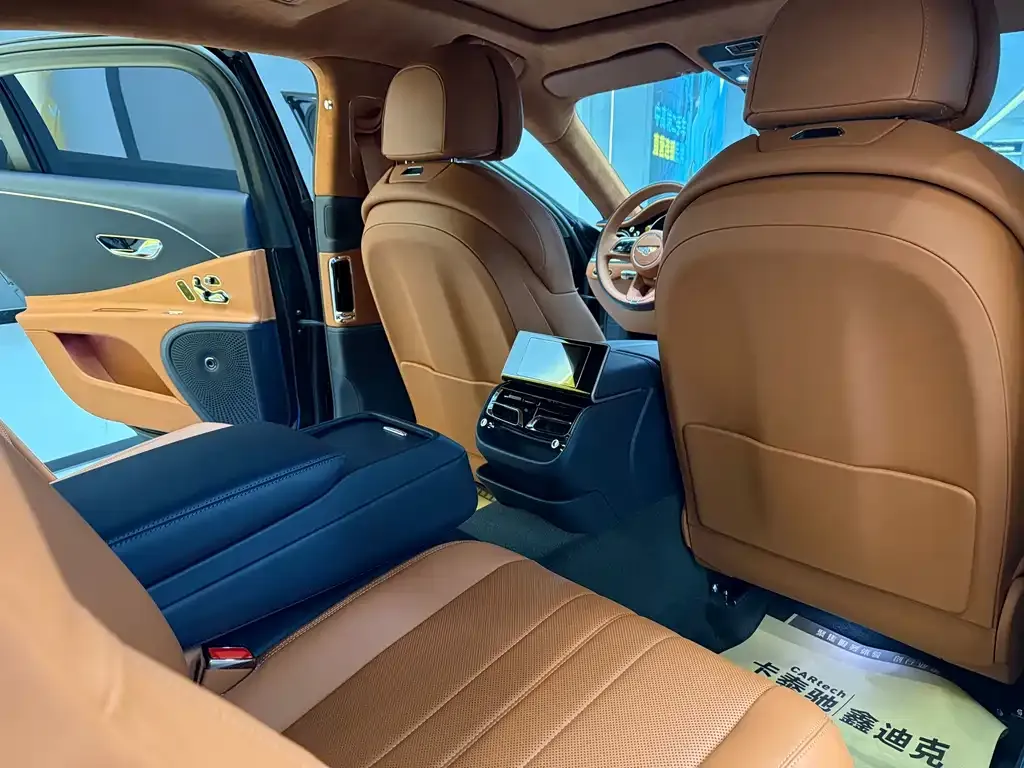 Bentley Flying Spur — фото 10