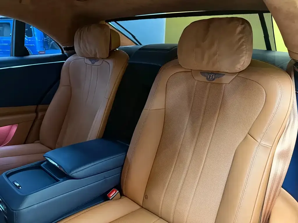 Bentley Flying Spur — фото 8