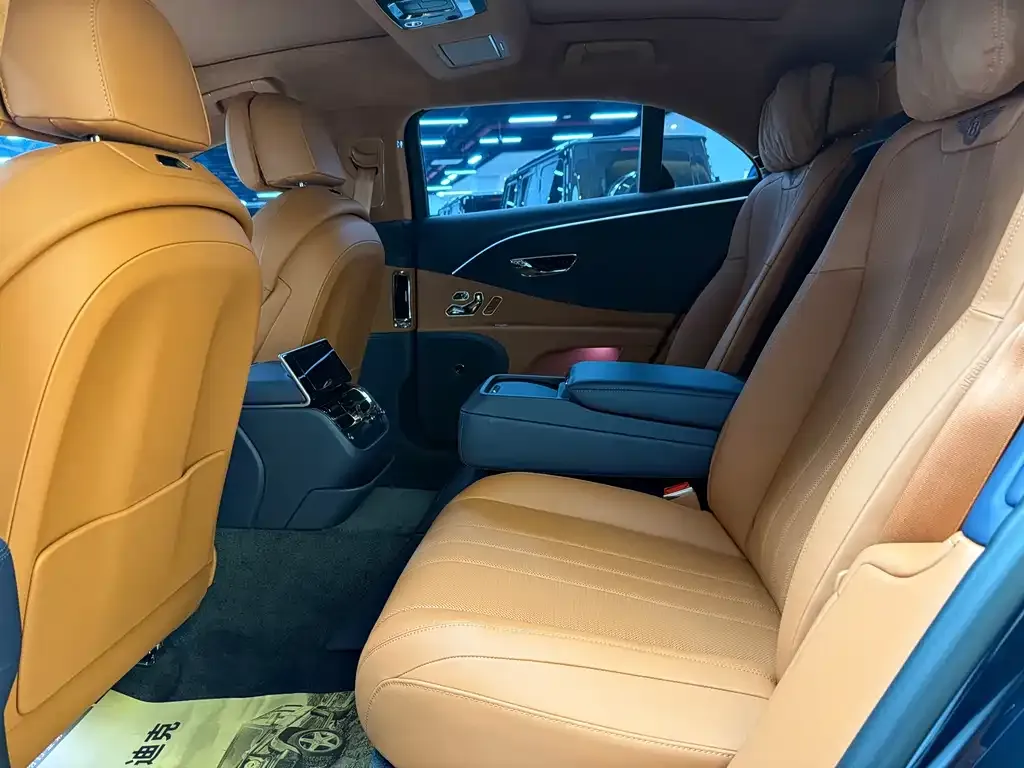 Bentley Flying Spur — фото 9