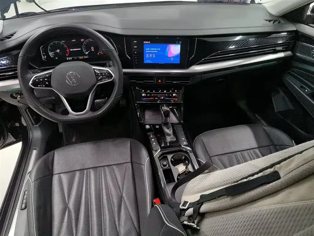 Volkswagen Passat 2023 из CN, фото 10