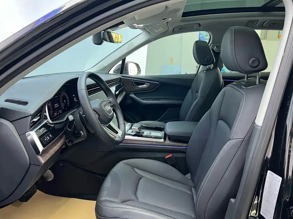 Audi Q7 2024 из CN, фото 3