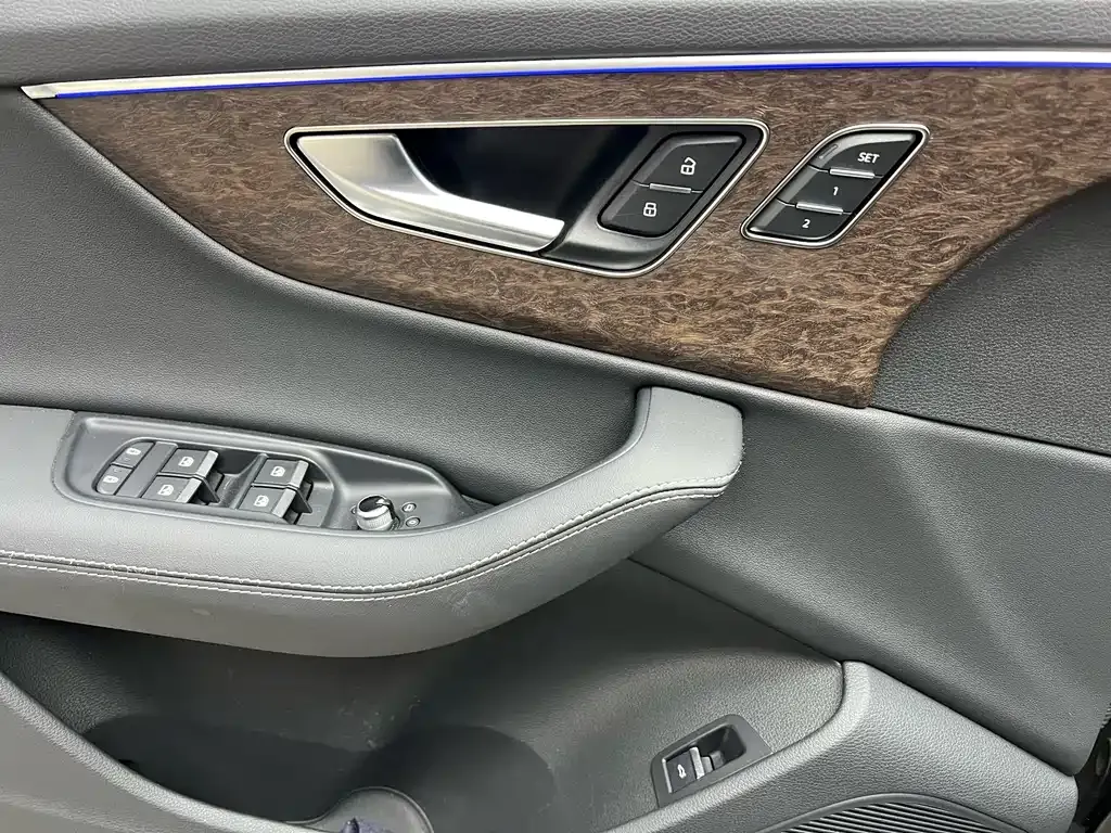 Audi Q7 2024 из CN, фото 6