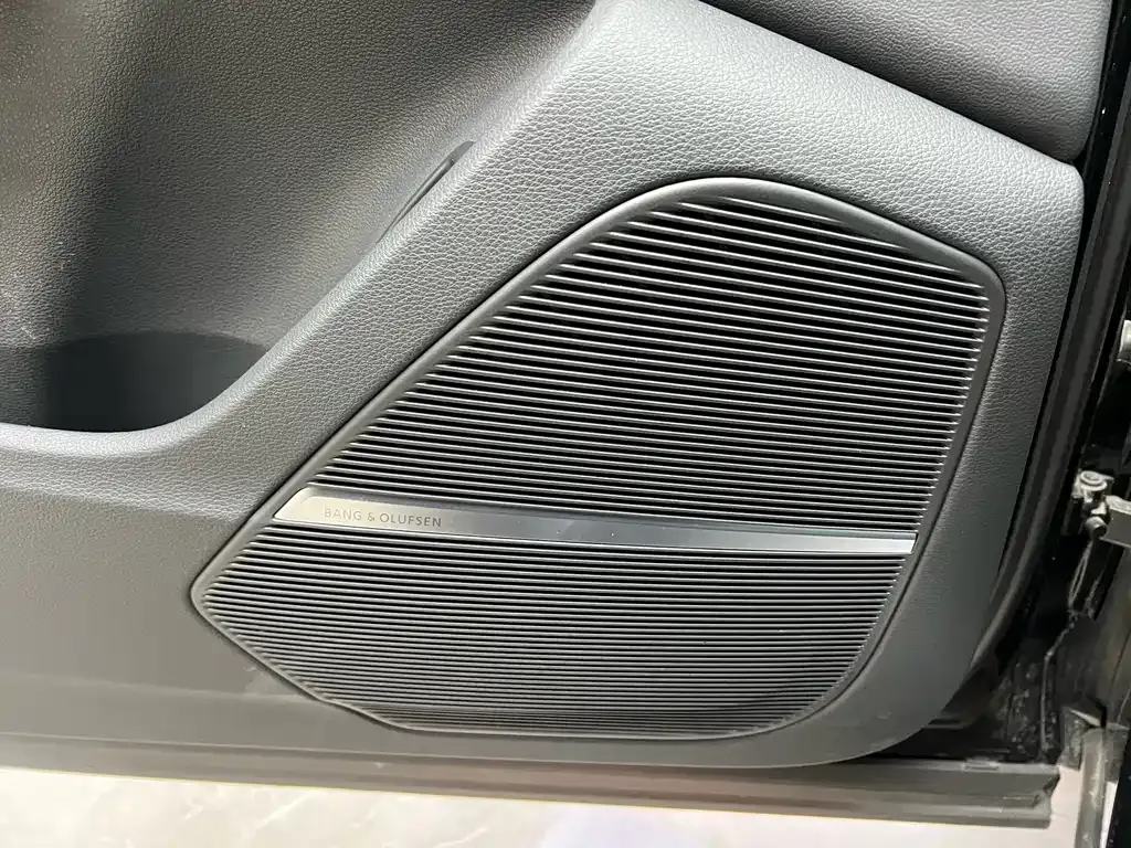 Audi Q7 2024 из CN, фото 7