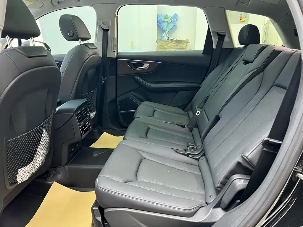 Audi Q7 2024 из CN, фото 9