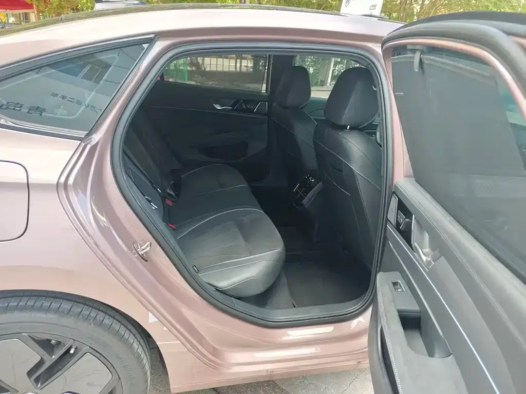 Volkswagen Passat 2024 из CN, фото 8