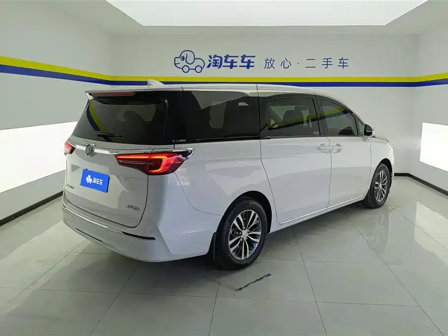 Buick GL8 2023 из CN, фото 3