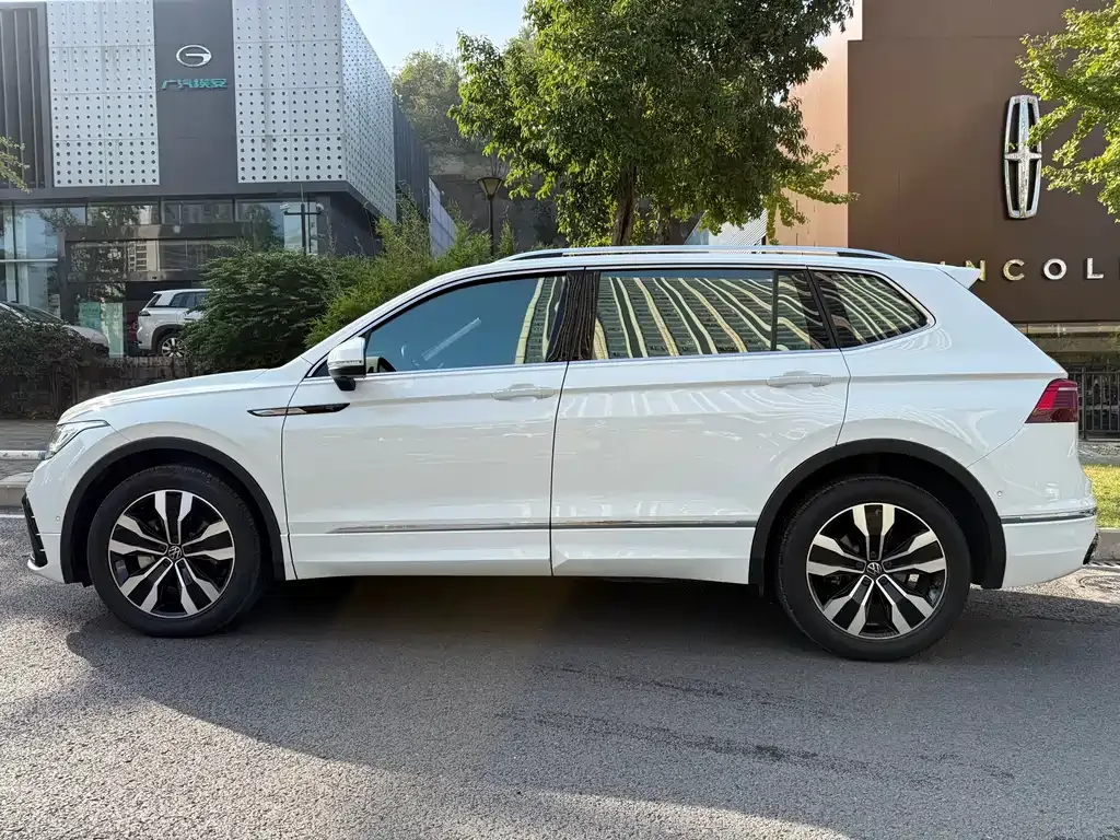 Volkswagen Tiguan L 2023 из CN, фото 7