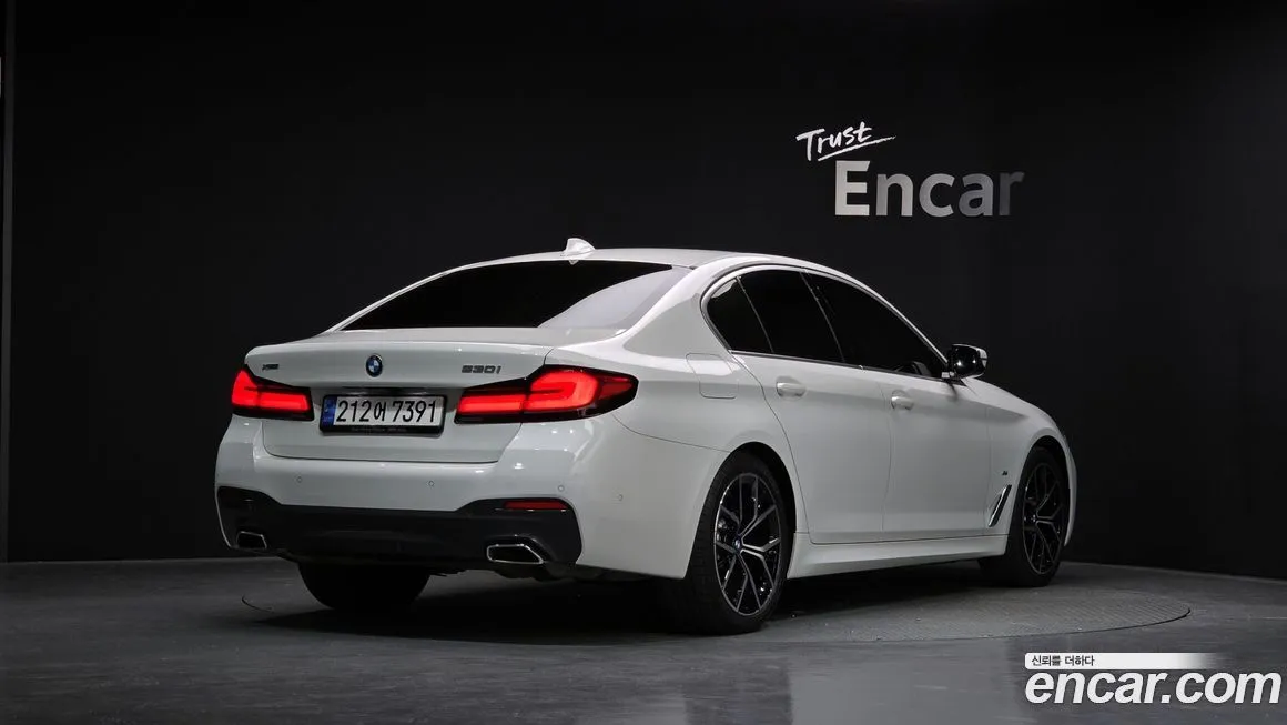 BMW 5-Series 2023 из KR, фото 2