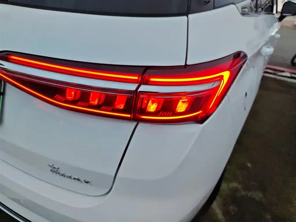BYD MAX New Energy 2022 из CN, фото 8