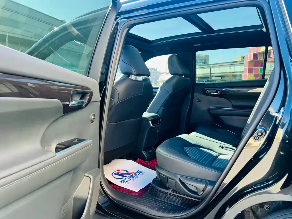 Toyota Crown Kluger 2021 из CN, фото 6