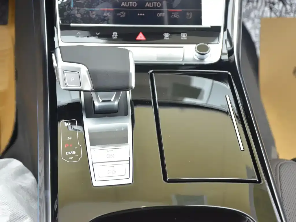 Audi A8 — фото 10