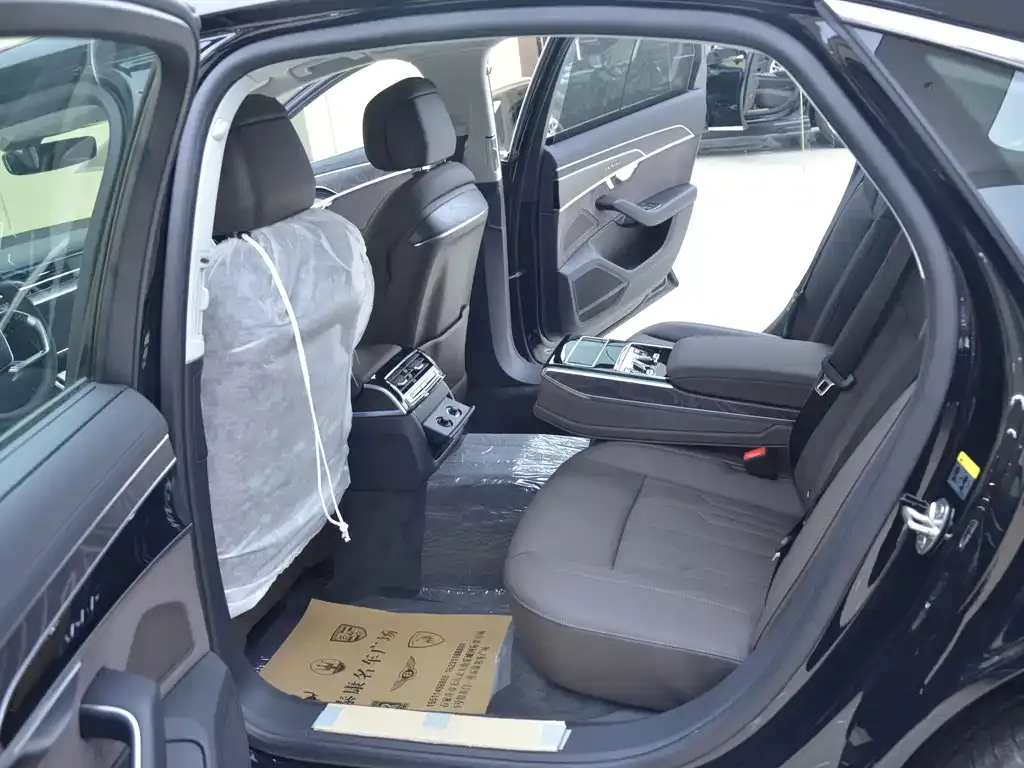 Audi A8 — фото 5