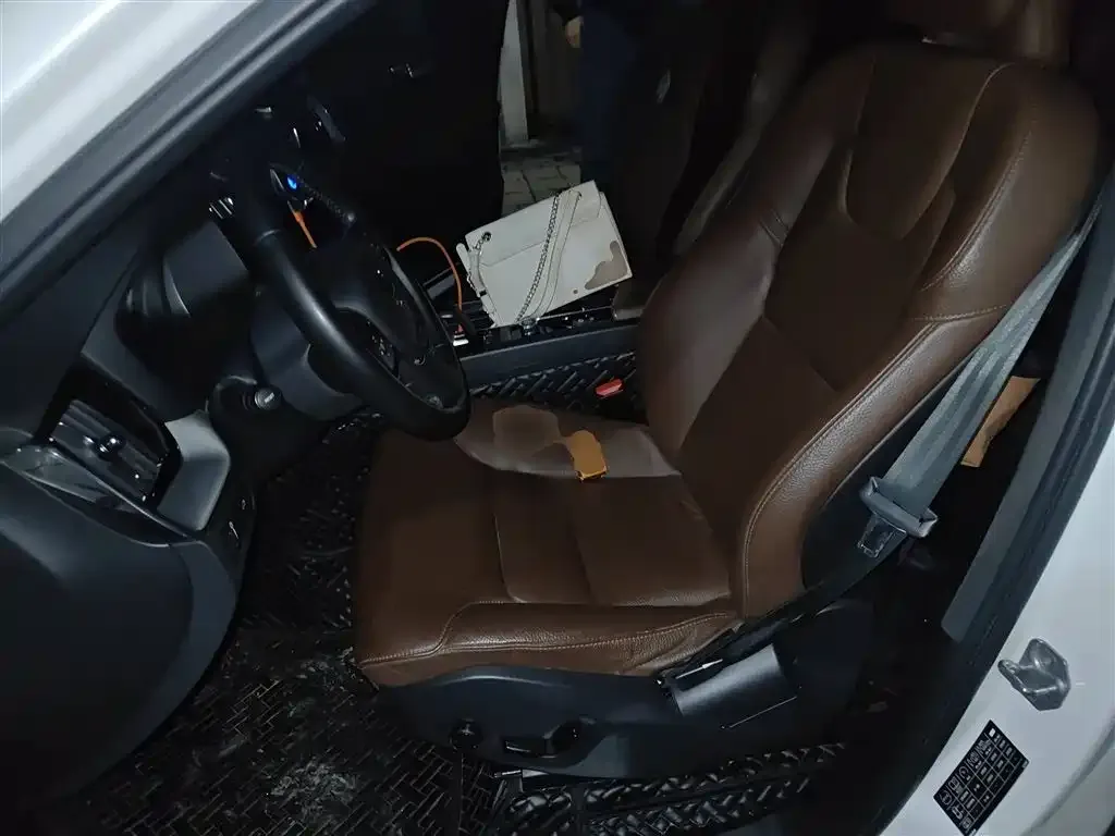 Volvo XC60 2022 из CN, фото 8