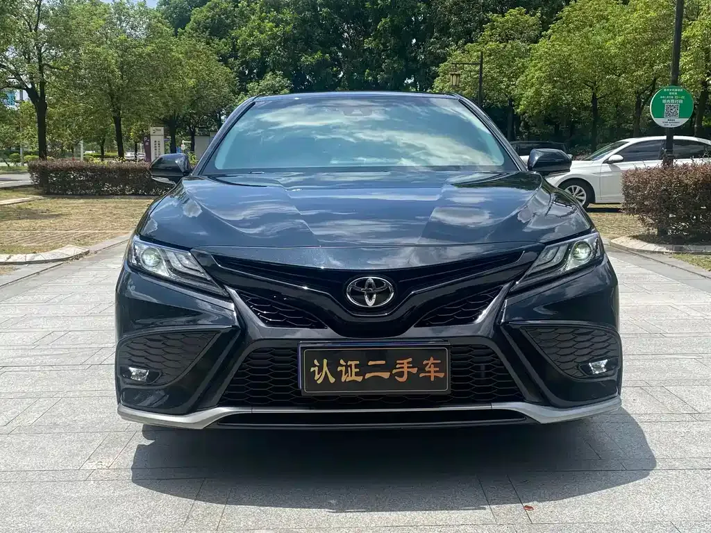Toyota Camry — фото 2