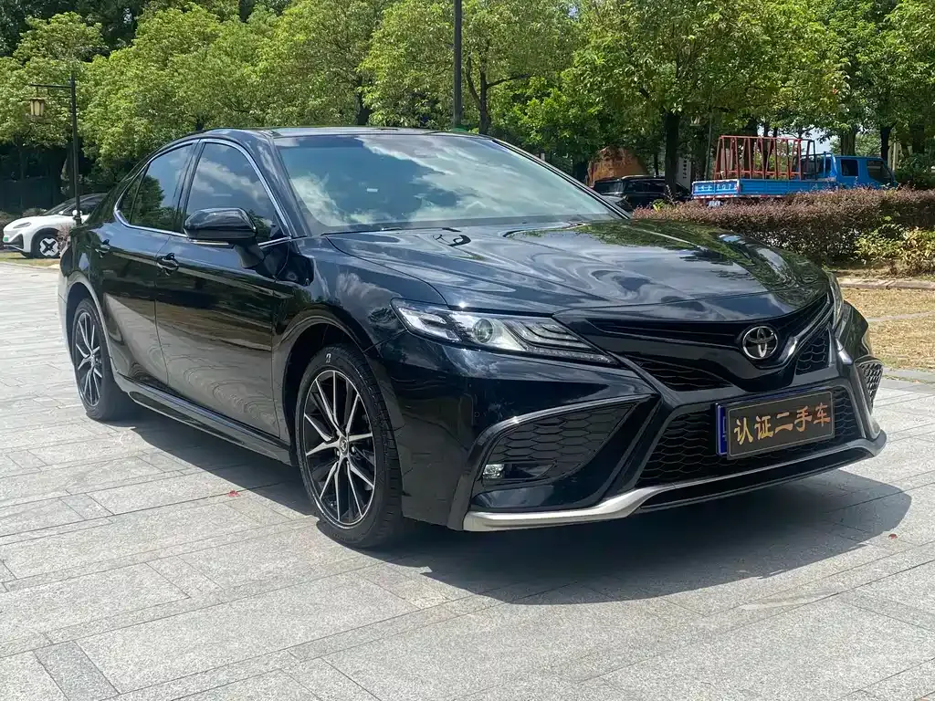 Toyota Camry — фото 3