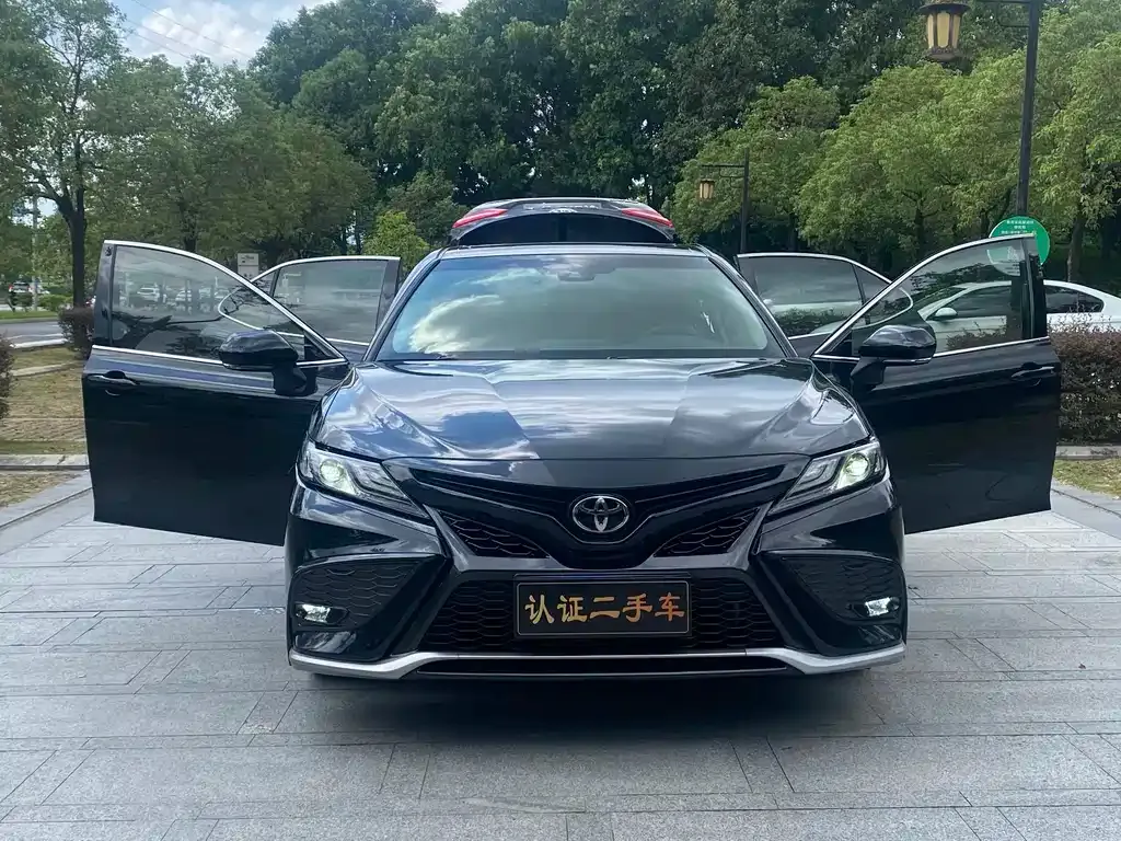 Toyota Camry — фото 4