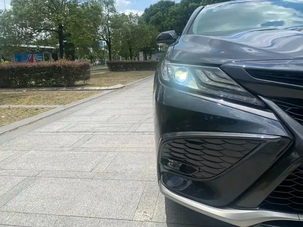 Toyota Camry — фото 5