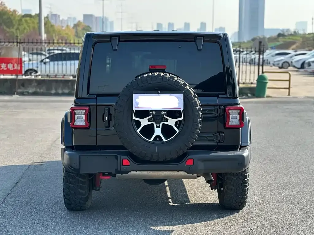 Jeep Wrangler — фото 10