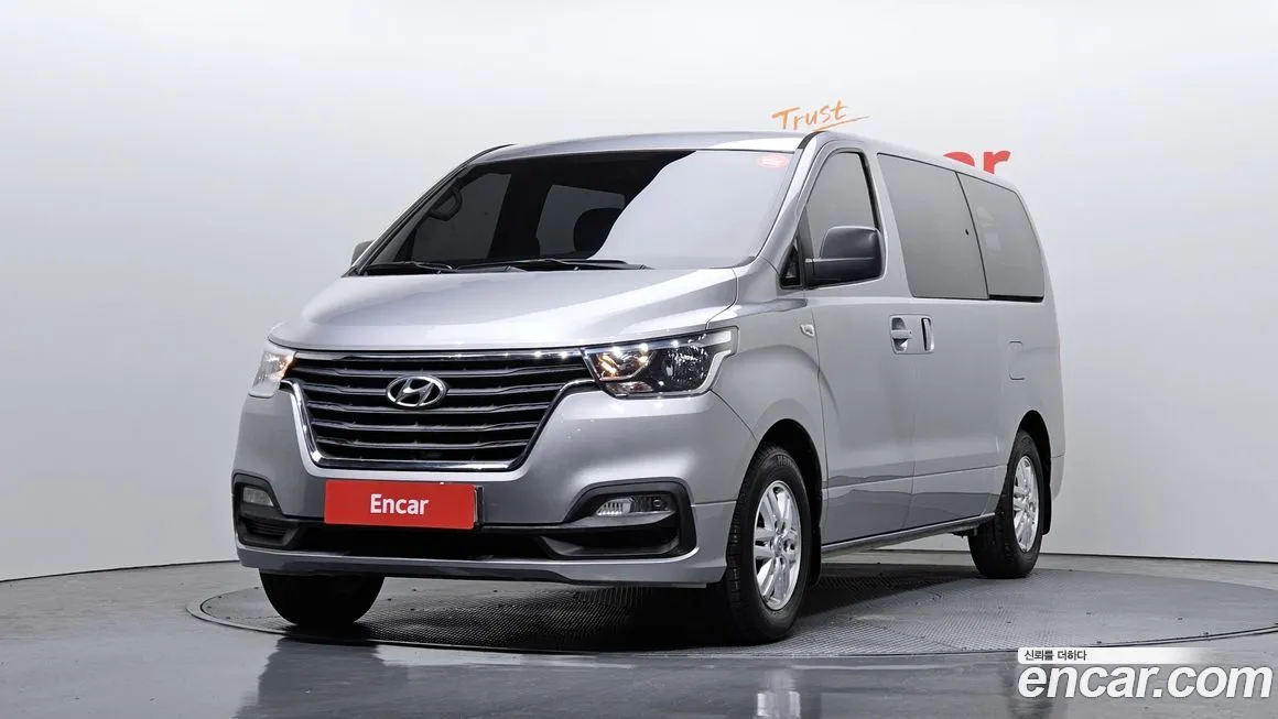 Hyundai Starex — фото 1