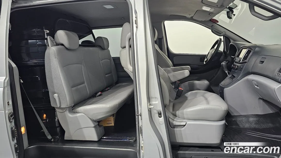 Hyundai Starex — фото 10