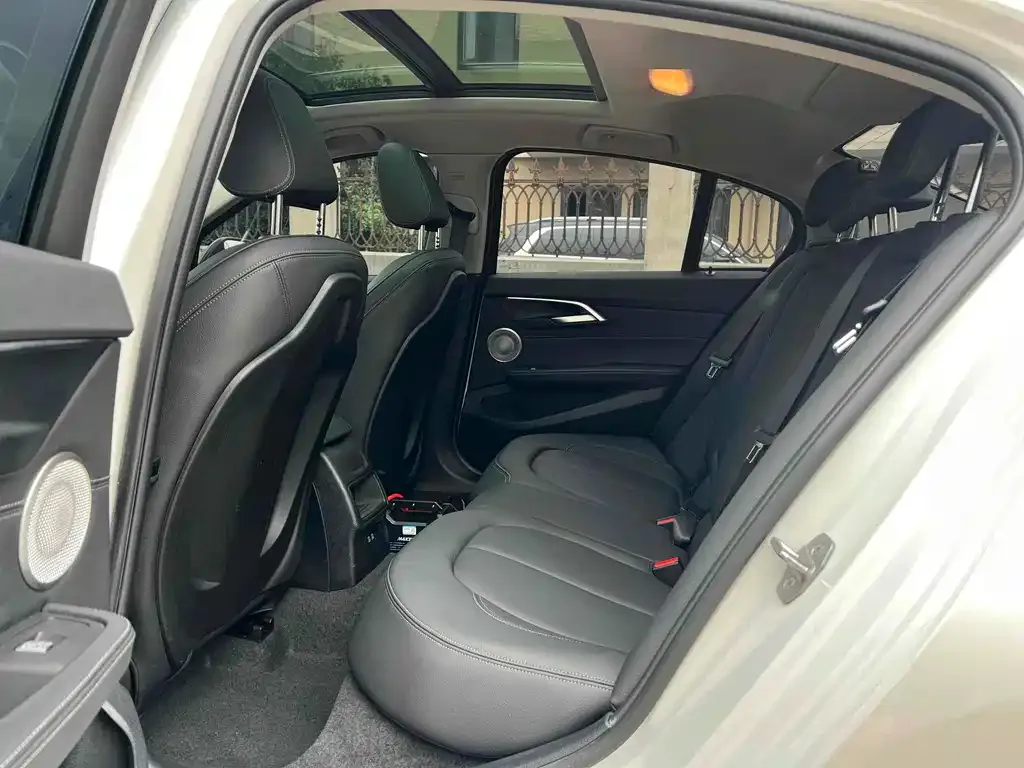 BMW 1 Series 2021 из CN, фото 6