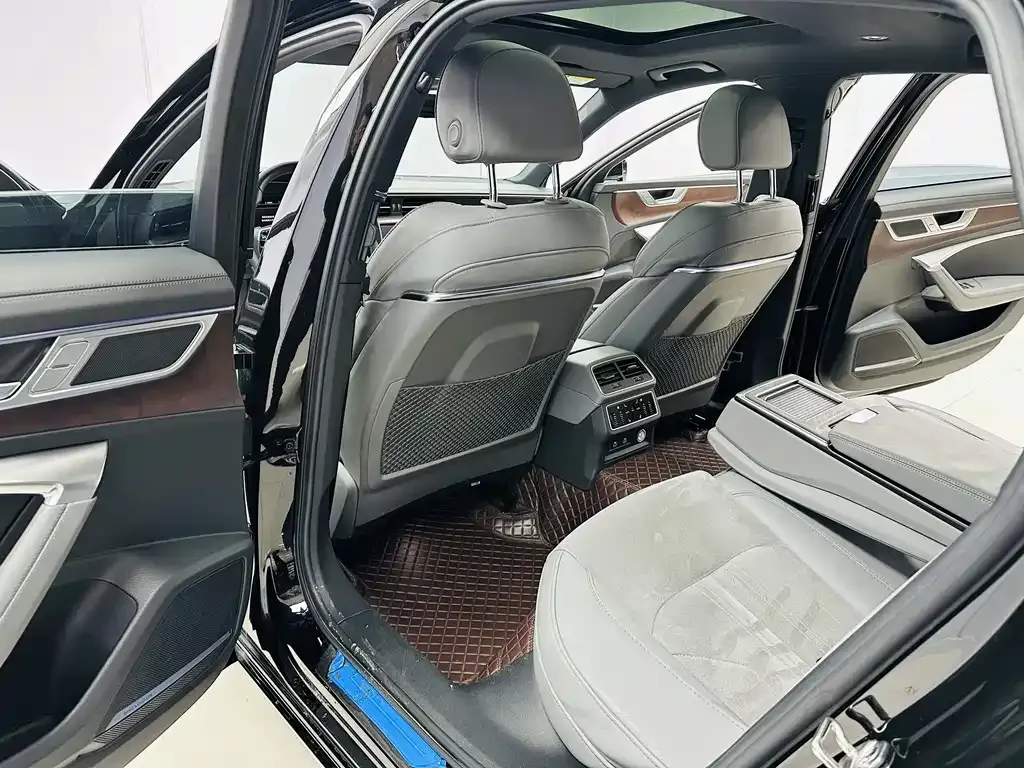 Audi A6L 2023 из CN, фото 6