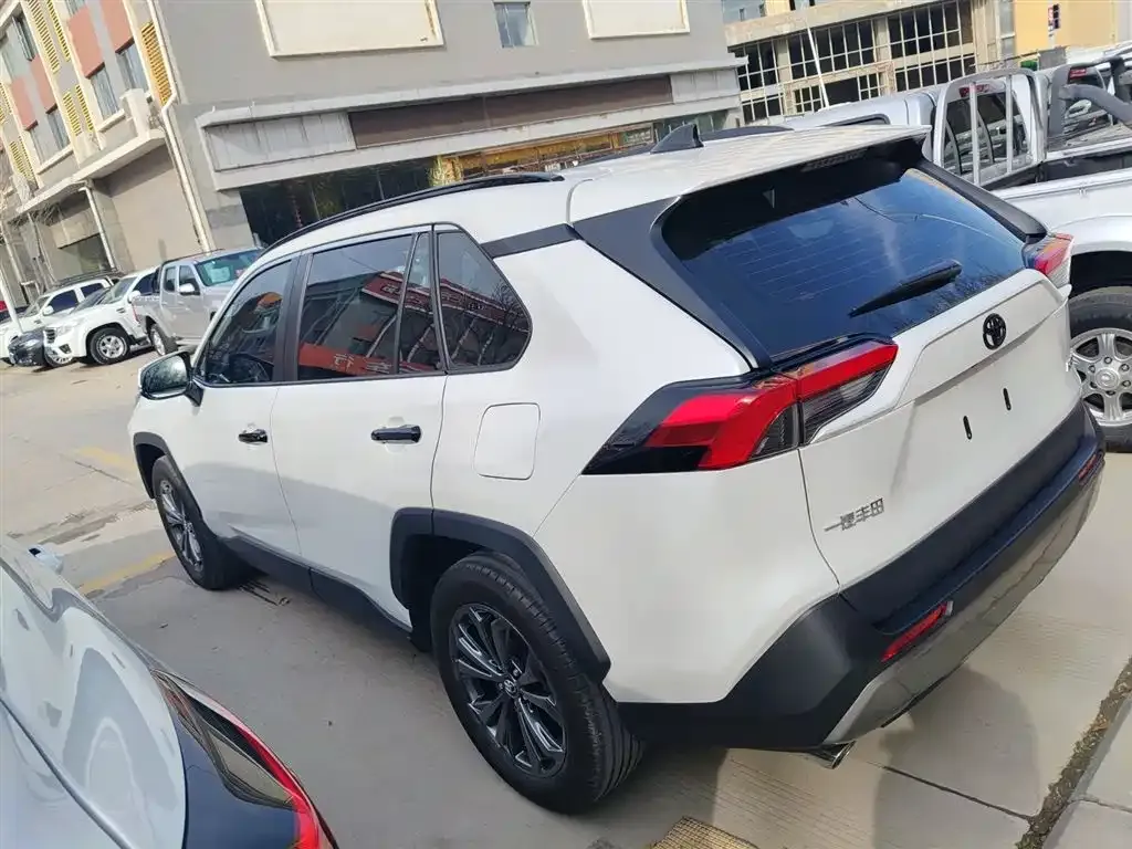 Toyota RAV4 2023 из CN, фото 5