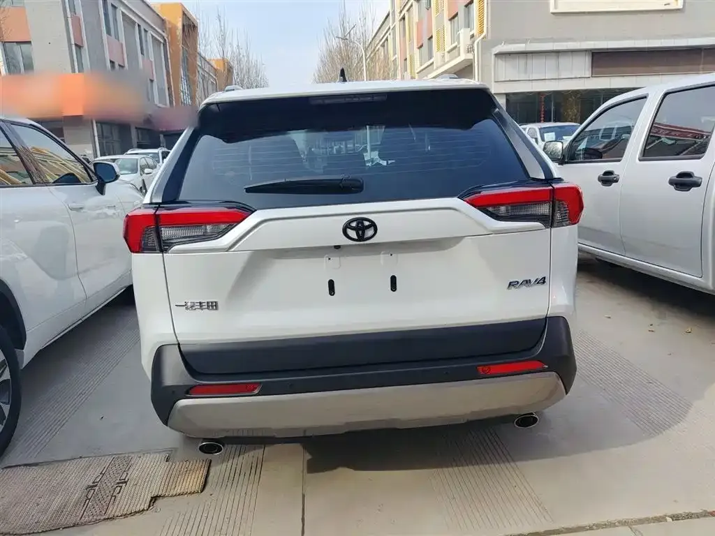 Toyota RAV4 2023 из CN, фото 6