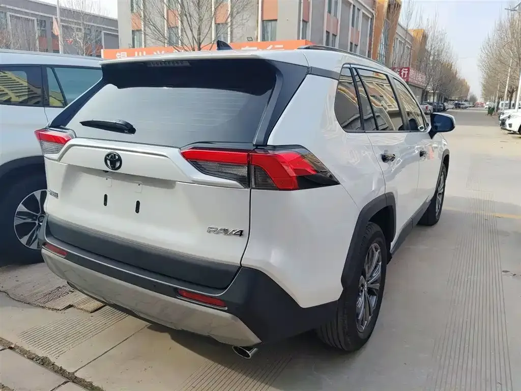 Toyota RAV4 2023 из CN, фото 7