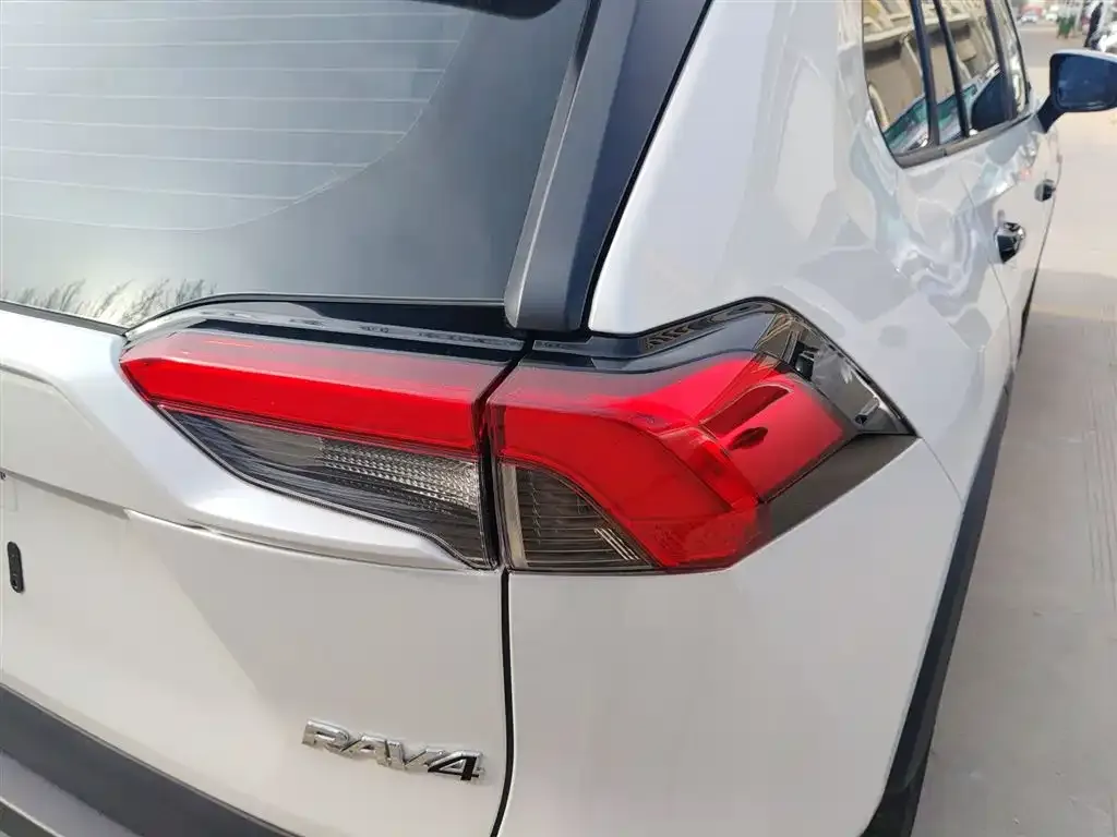 Toyota RAV4 2023 из CN, фото 8