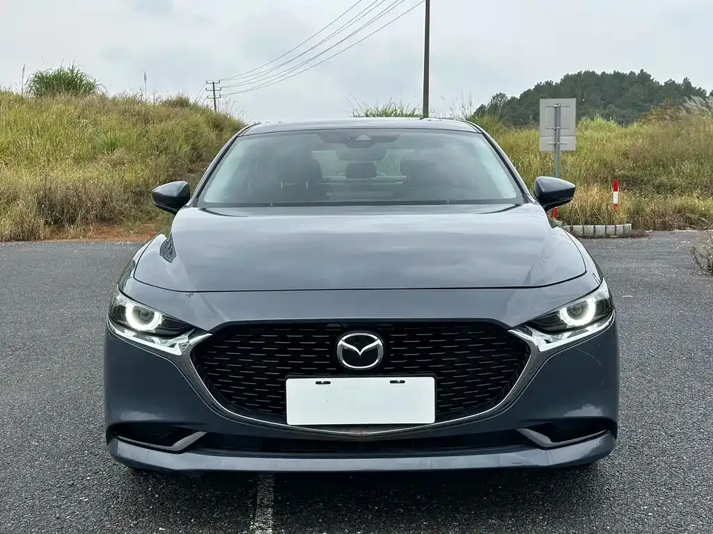 Mazda 3 Axela 2023 из CN, фото 2