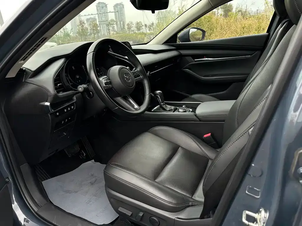 Mazda 3 Axela 2023 из CN, фото 4