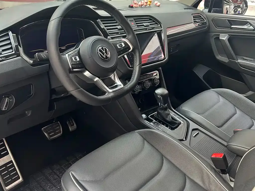 Volkswagen Tiguan L — фото 5