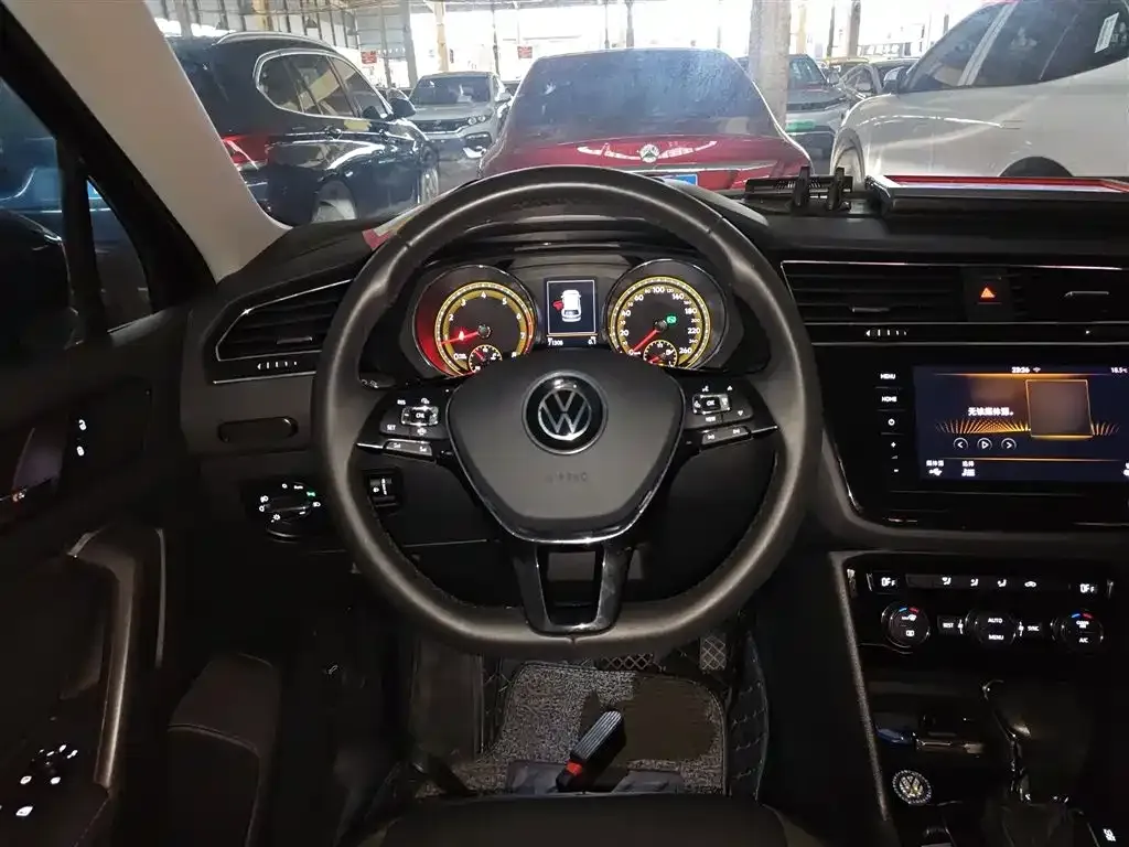Volkswagen Tiguan L 2021 из CN, фото 3